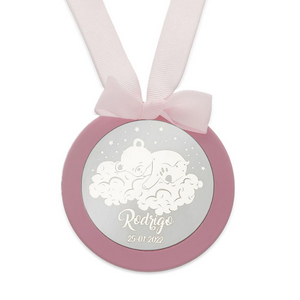 
                  
                    Cargar imagen en el visor de la galería, Medalla de Cuna Personalizada Plata de Ley Redonda Oso + Nubes (Personalizable)
                  
                